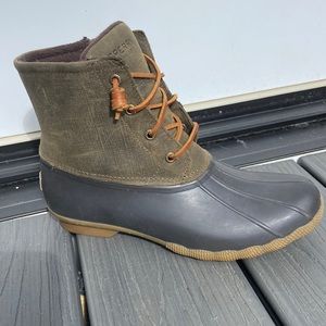 Single right Sperry Duck Boot, worn 3 times. Amputee/right boot only.